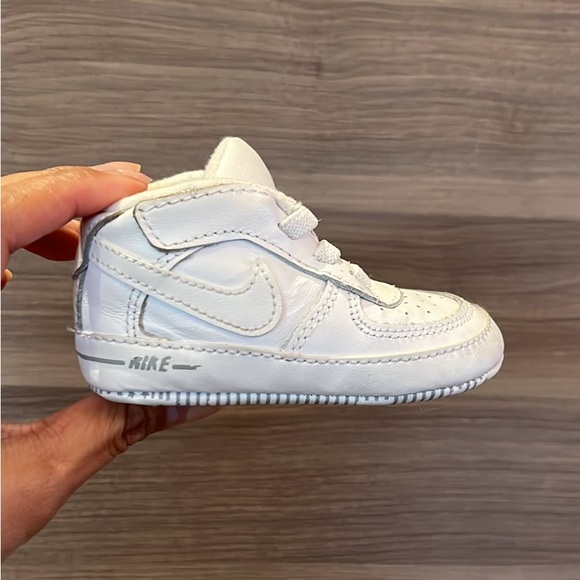 Nike Air Force One crib shoes size 3 - Picture 3 of 5